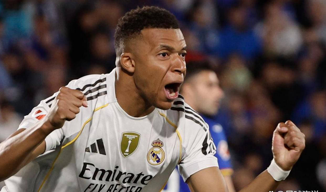 姆巴佩11场15球创神迹，领跑射手榜，身价遥不及比